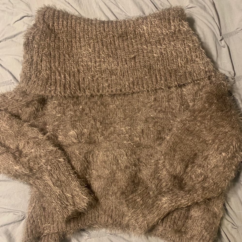 Off-the-shoulder Sweater